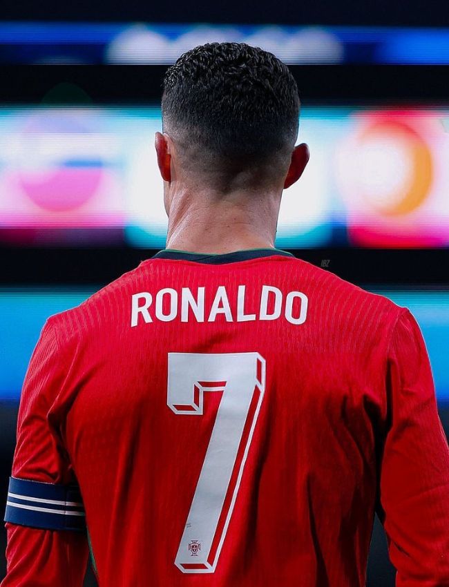 kiểu tóc nổi bật của ronaldo