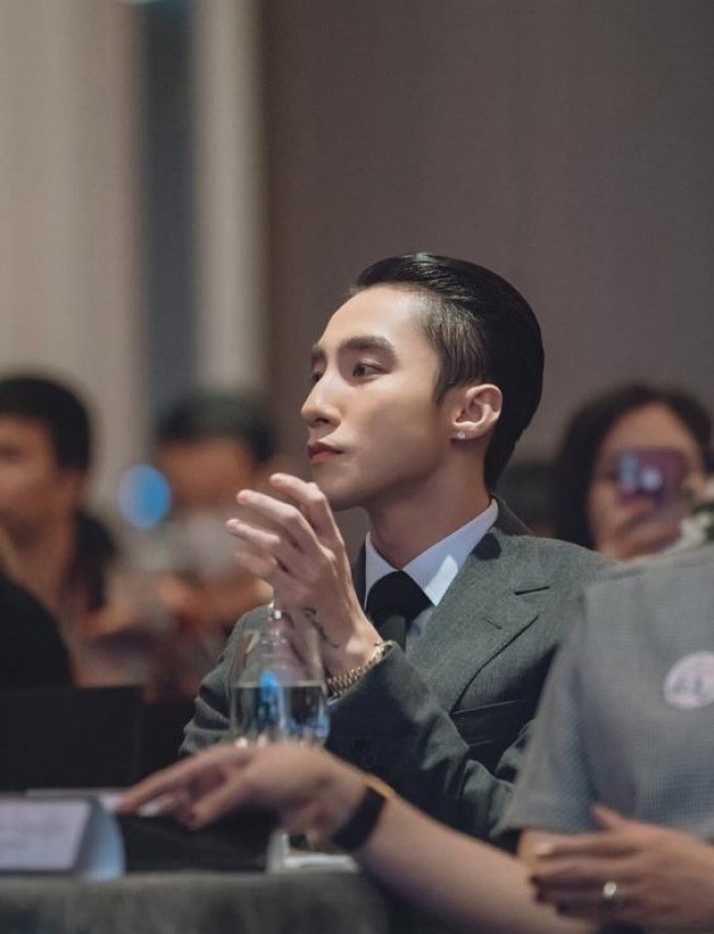 tóc sơn tùng slicked back 